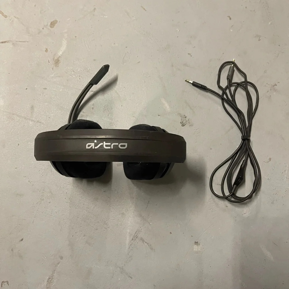 ASTRO A10 XBOX GREEN HEADSET WITH MICROPHONE AND CABLES